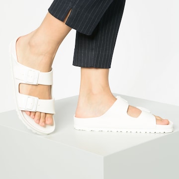 BIRKENSTOCK - Zapatos abiertos 'Arizona' en blanco