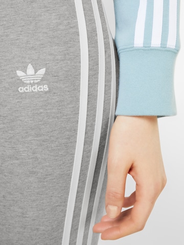 ADIDAS ORIGINALS Skinny Legíny - Sivá