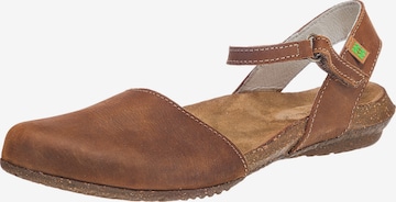 EL NATURALISTA Ballet Flats with Strap in Brown: front