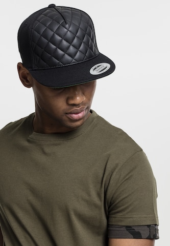 Flexfit - Gorra 'Diamond Quilted' en negro