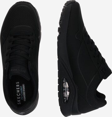 Baskets basses 'Uno Stand On Air' SKECHERS en noir : sur le côté