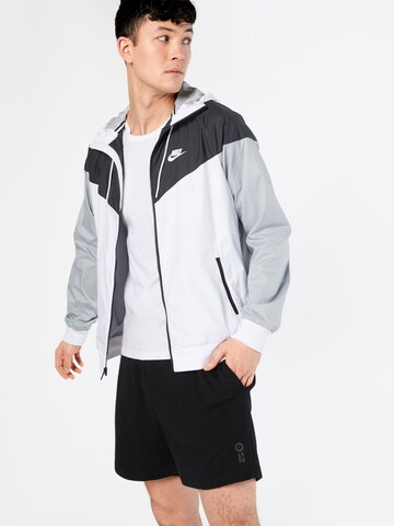 Nike Sportswear Kurtka przejściowa w kolorze biały: przód