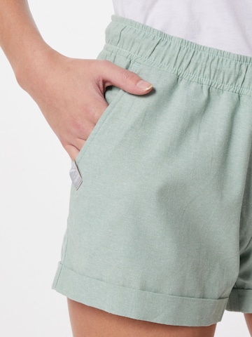 Iriedaily Regular Shorts in Grün