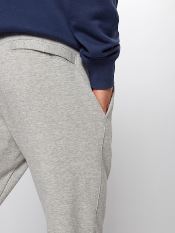 Nike Sportswear Дънки Tapered Leg Панталон в сиво