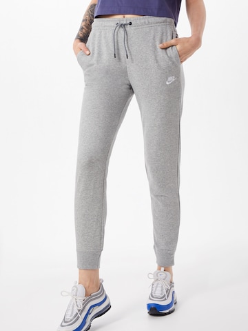 Tapered Pantaloni de la Nike Sportswear pe gri: față