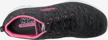 SKECHERS Rövid szárú sportcipők 'FLEX APPEAL 3.0' - fekete