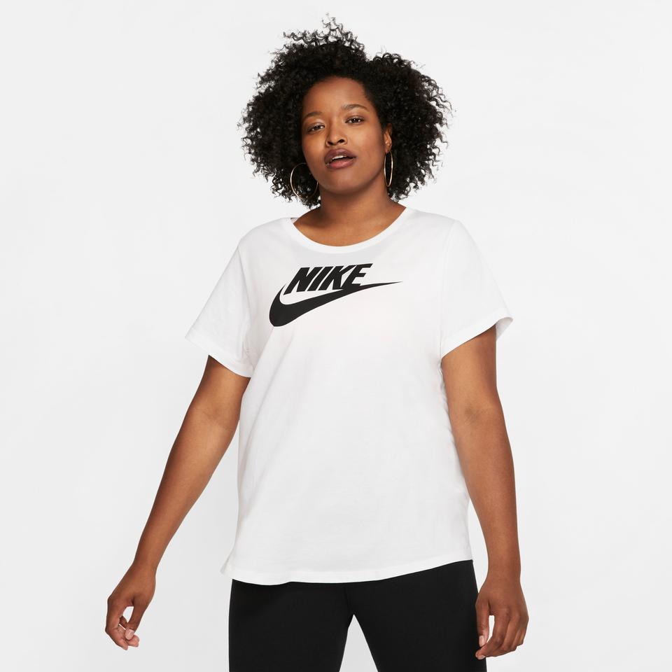 4KKBT Taglie comode Nike Sportswear Maglietta in Bianco 