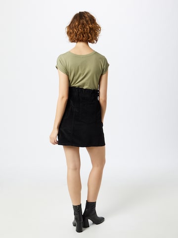 Noisy may Skirt 'Judo' in Black