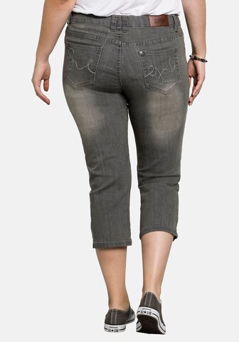 SHEEGO Slimfit Jeans in Grau