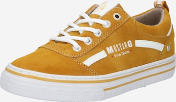 MUSTANG Sneakers low i gul: forside