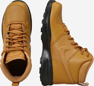 Nike Sportswear Stiefel 'Manoa' in Braun: bočná strana