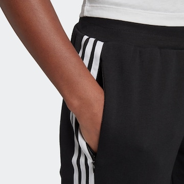 Tapered Pantaloni ' Cuffed' de la ADIDAS ORIGINALS pe negru