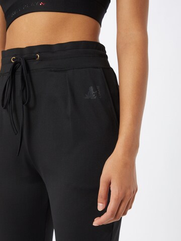 Effilé Pantalon de sport CURARE Yogawear en noir