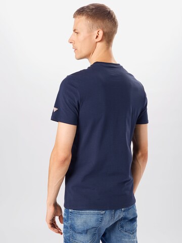 GUESS Regular Fit T-Shirt in Blau