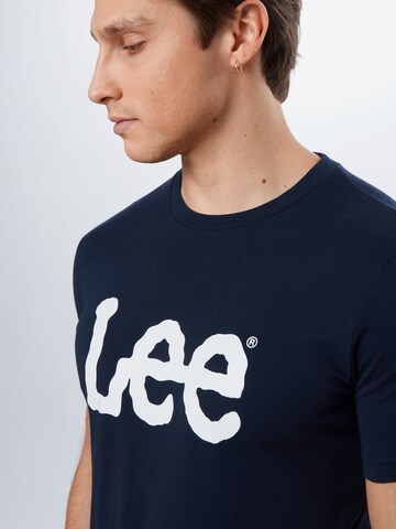 Coupe regular T-Shirt 'WOBBLY LOGO TEE' Lee en bleu