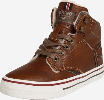 MUSTANG Sneakers in Bruin: voorkant