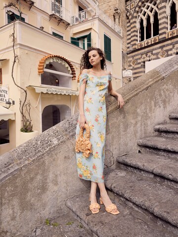 Romantic Flowery Blue Maxi Look