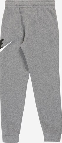 Effilé Pantalon Nike Sportswear en gris