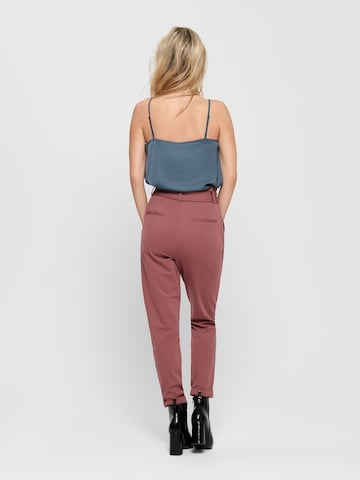 Effilé Pantalon à pince ONLY en rouge