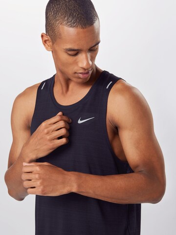 NIKE Regular Fit Sportshirt 'Miler' in Schwarz