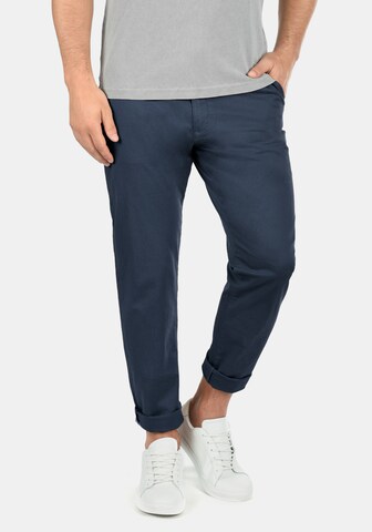 !Solid Regular Chinohose 'Machico' in Blau: Vorderseite