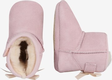 UGG - Zapatos primeros pasos 'Jesse' en rosa: lado