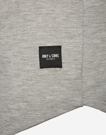 Coupe regular T-Shirt 'Matt' Only & Sons en gris