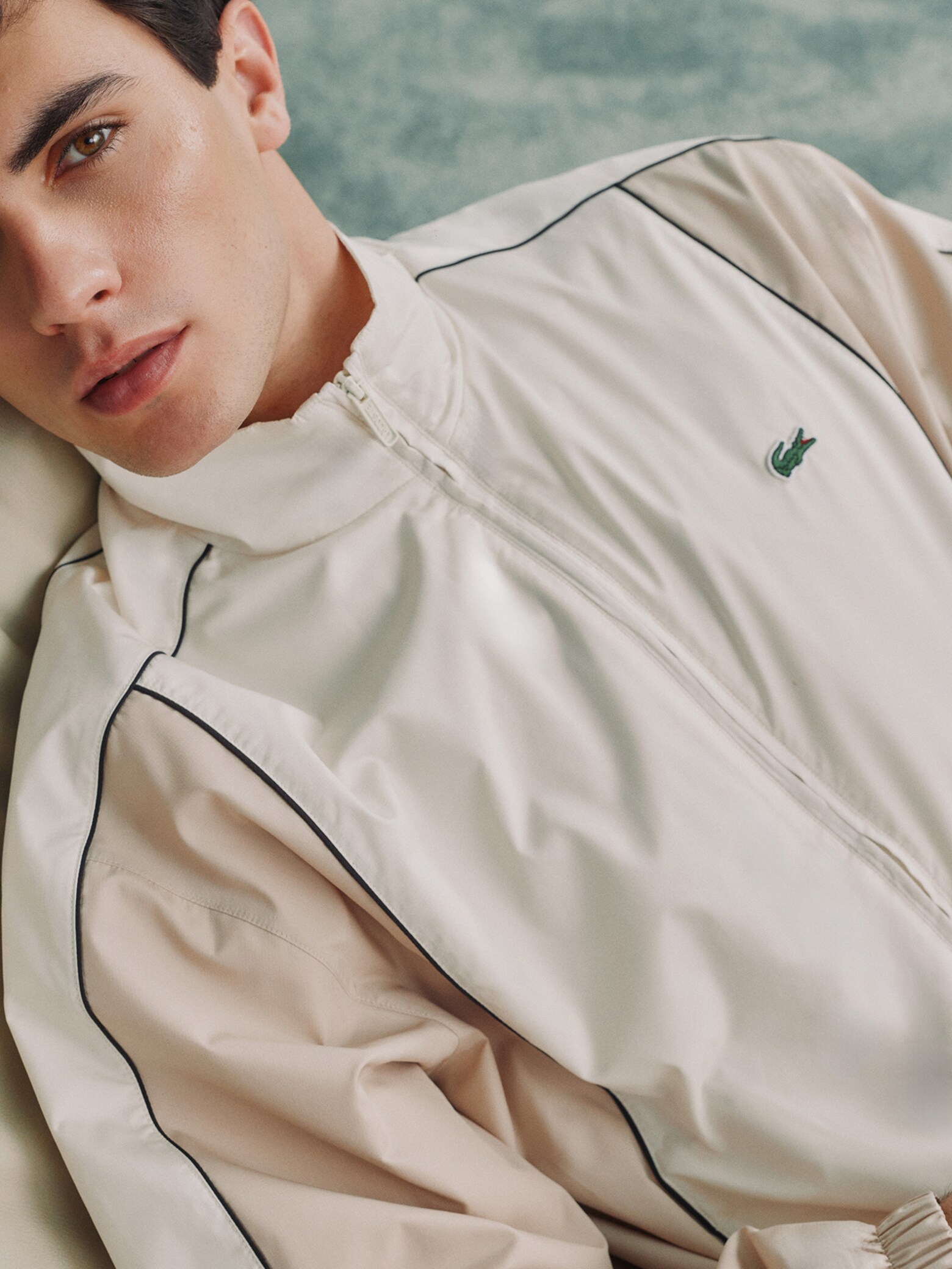 Un toque de estilo para los momentos de tranquilidad El nuevo uniforme: sudadera
