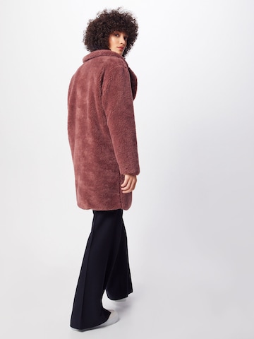 Manteau mi-saison 'Sherpa' Urban Classics en rouge