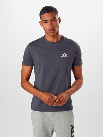 Coupe regular T-Shirt ALPHA INDUSTRIES en gris : devant