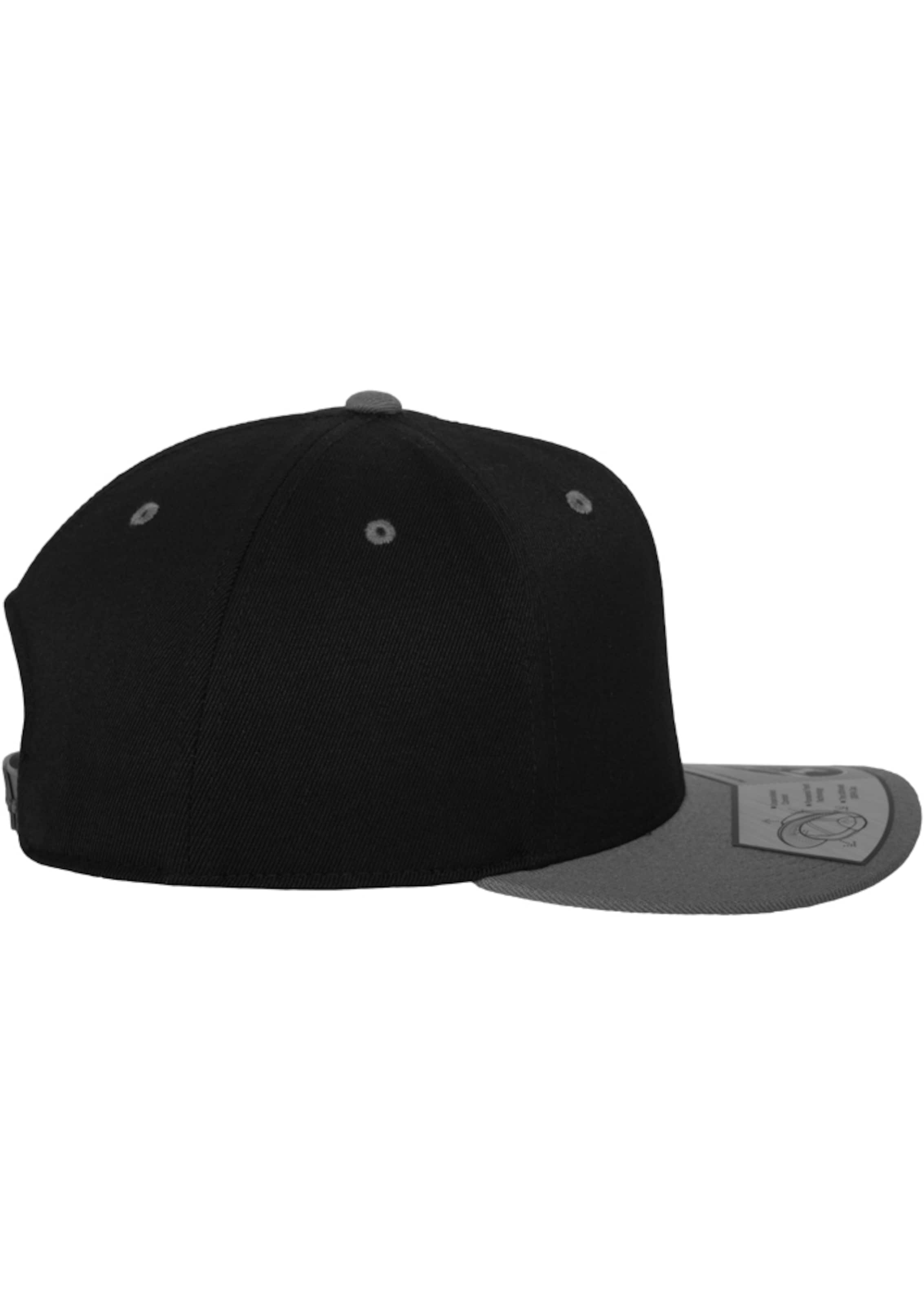 Flexfit Čiapka '110 Fitted' - Čierna