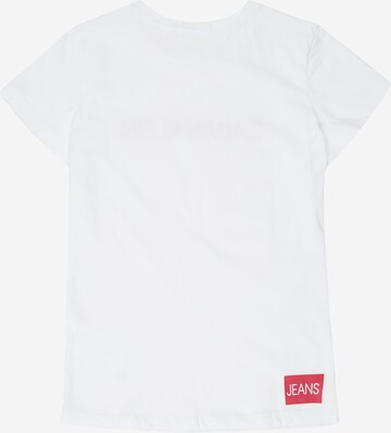 T-Shirt Calvin Klein Jeans en blanc : derrière