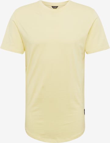 Coupe regular T-Shirt 'MATT' Only & Sons en jaune : devant