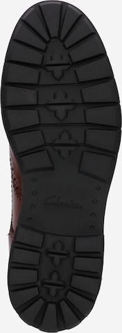 CLARKS - Sapato com atacadores 'Batcombe Wing' em castanho: abaixo