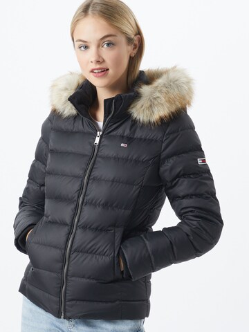 Tommy Jeans Jacke 'Essential' in Schwarz: predná strana