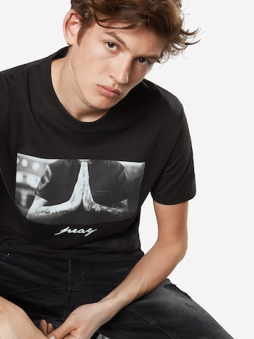 Mister Tee Shirt 'Pray' in Zwart