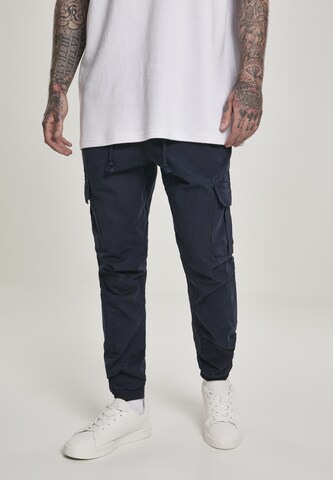 Urban Classics Tapered Cargo Pants in Blue: front