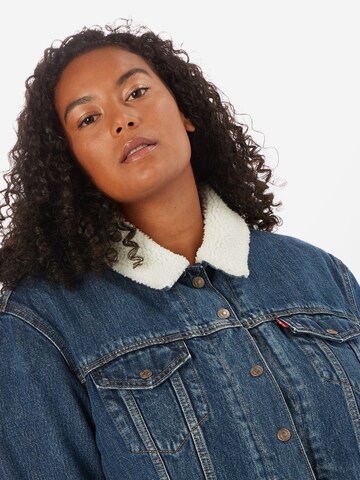 Levi's® Plus - Casaco meia-estação 'Ex-Boyfriend Sherpa Trucker Jacket' em azul