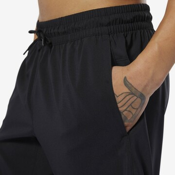 Reebok Regular Shorts 'WOR' in Schwarz