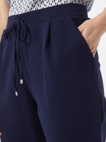 ABOUT YOU Zúžený Kalhoty se sklady v pase 'Carina' – modrá