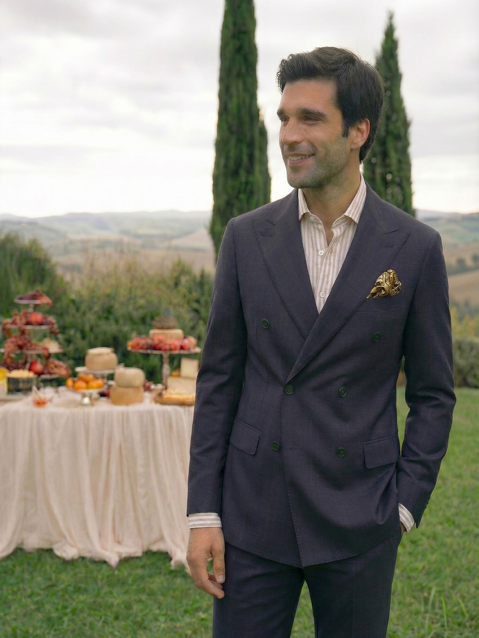 Uită de costumele de lână. Vezi aici alternativele noastre Costume de vară pentru invitații la nuntă