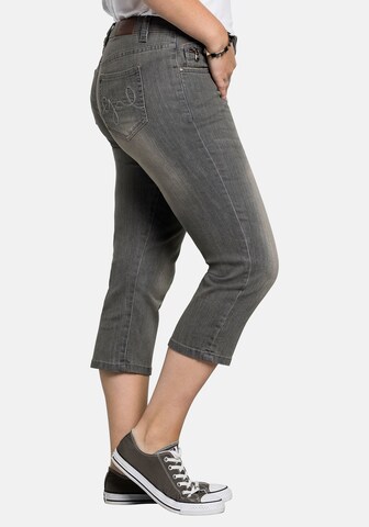 Slimfit Jeans di SHEEGO in grigio