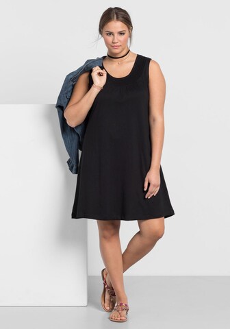 Rochie de la SHEEGO pe negru