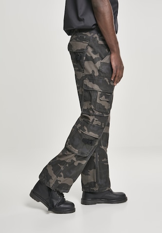Brandit Loose fit Cargo trousers in Green