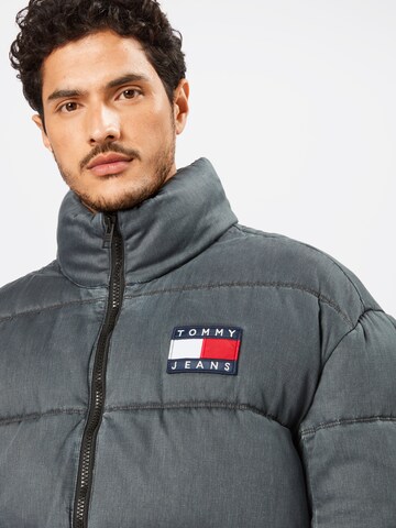 Tommy Jeans Zimná bunda - Sivá