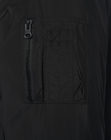 Urban Classics Демисезонная куртка в Черный
