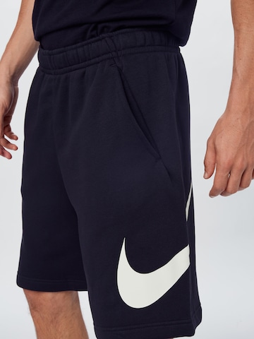 Regular Pantalon 'Club' Nike Sportswear en noir