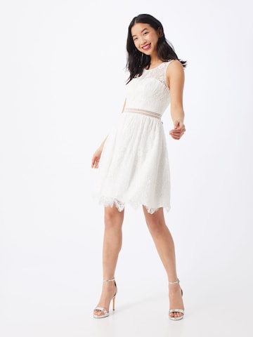 Robe de cocktail Laona en blanc