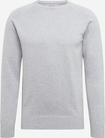 Coupe regular Pull-over MELAWEAR en gris : devant