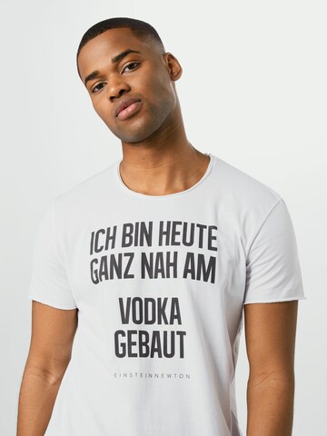 EINSTEIN & NEWTONRegular Fit Majica 'VODKA BASS' - bijela boja